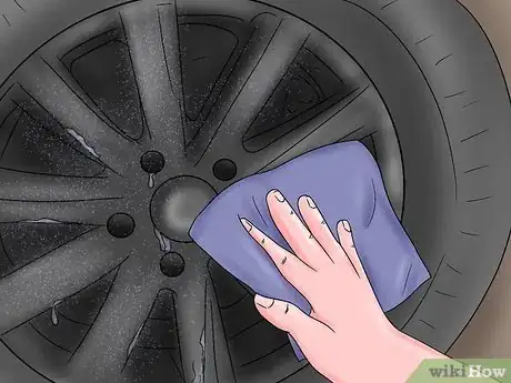 Imagen titulada Clean Black Rims Step 3
