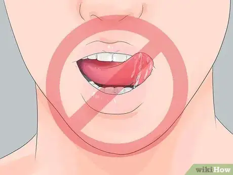 Imagen titulada Get Rid of Chapped Lips Step 12