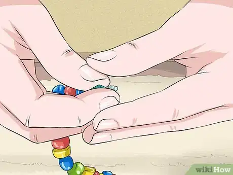 Imagen titulada Open a Pandora Bracelet Step 18