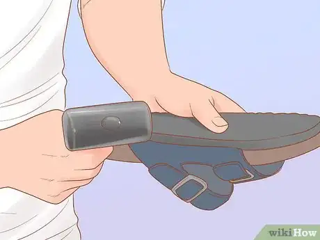 Imagen titulada Break in Birkenstocks Step 5