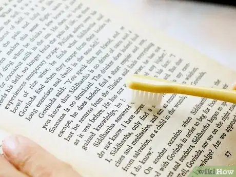 Imagen titulada Clean a Book Step 11