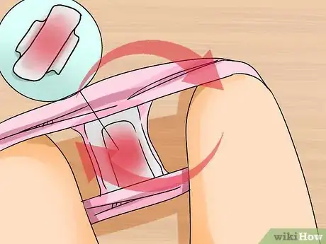 Imagen titulada Change a Heavy Flow Menstrual Pad Step 2