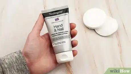 Imagen titulada Keep Your Nails Healthy Step 7
