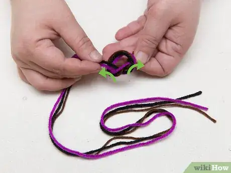 Imagen titulada Make Bracelets out of Thread Step 2