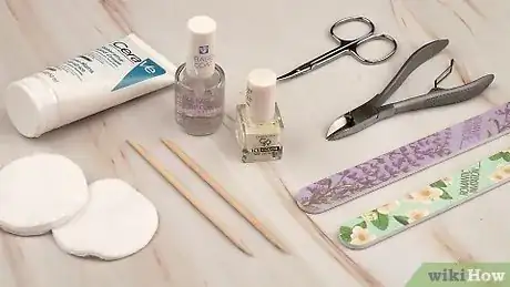 Imagen titulada Give Someone a Manicure Step 1