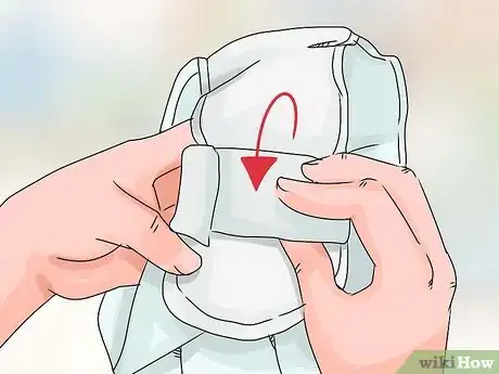 Imagen titulada Change a Heavy Flow Menstrual Pad Step 3