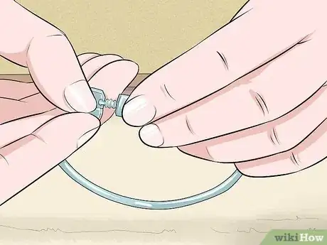 Imagen titulada Open a Pandora Bracelet Step 10