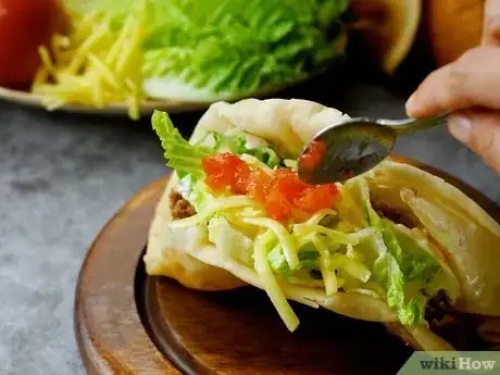 Imagen titulada Make a Taco Bell Beef Chalupa Supreme Step 6