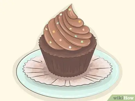 Imagen titulada Eat a Cupcake Step 1