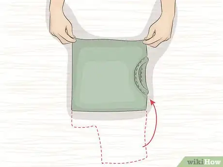 Imagen titulada Fold a Shirt Step 19