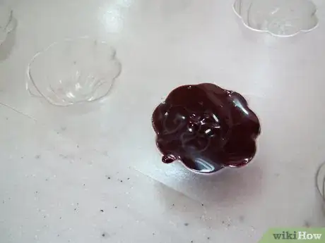 Imagen titulada Make Chocolate Shapes Step 5Bullet1