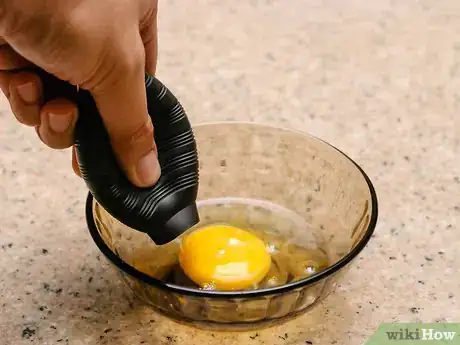 Imagen titulada Separate an Egg Step 19