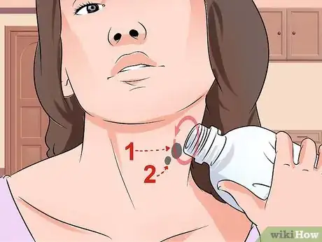 Imagen titulada Fake a Hickey Step 4