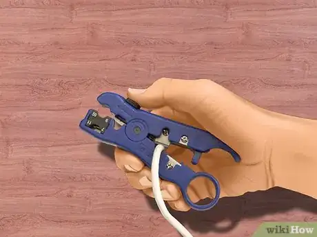 Imagen titulada Terminate Coaxial Cable Step 2