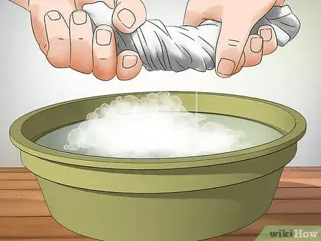 Imagen titulada Clean Patent Leather Step 10