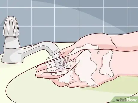 Imagen titulada Clean a Body Piercing Step 2
