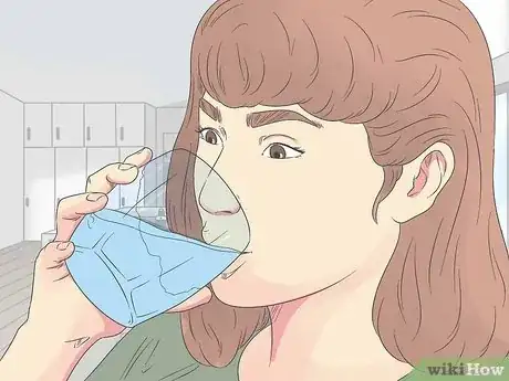 Imagen titulada Maintain a Tan During Winter Step 8