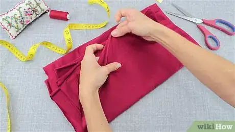 Imagen titulada Make a Crop Top Step 10