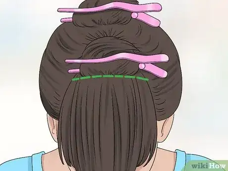 Imagen titulada Razor Cut Bangs Step 23