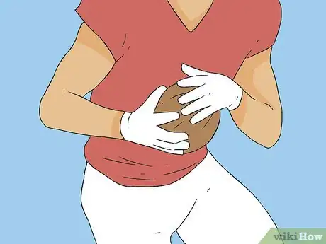 Imagen titulada Catch a Football Step 10