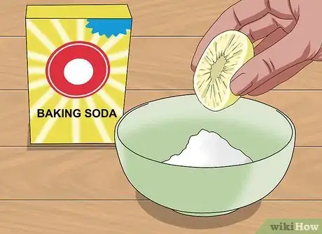 Imagen titulada Clean Foggy Plastic Step 5