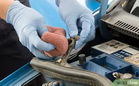 Imagen titulada Clean Battery Connections Step 7