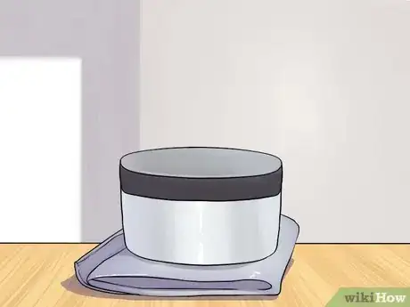 Imagen titulada Wax Your Car Step 15