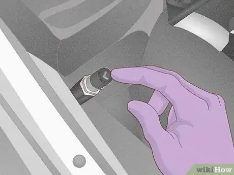 Imagen titulada Recharge the Air Conditioner in a Car Step 6