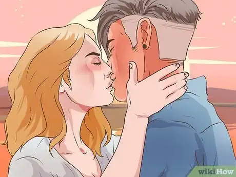 Imagen titulada Get Your Boyfriend to French Kiss You when He Doesn't Know How to Step 14