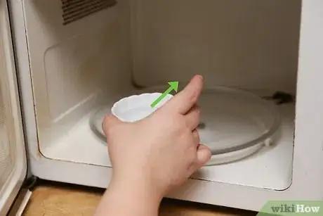 Imagen titulada Revitalize Day Old Pizza in a Microwave Step 3