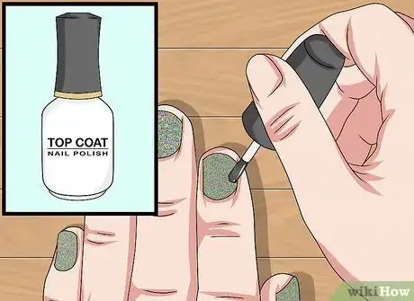 Imagen titulada Make Holographic Nails Step 6