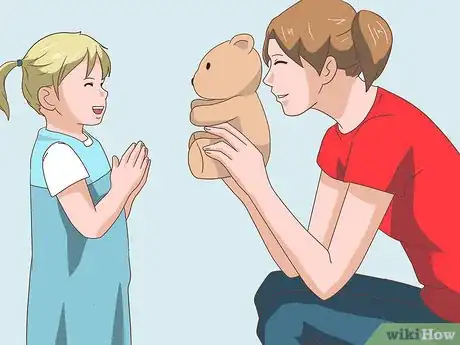 Imagen titulada Approach a Shy Toddler Step 5