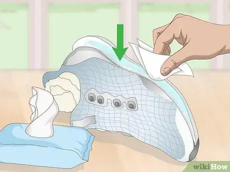 Imagen titulada Clean Mesh Shoes Step 6