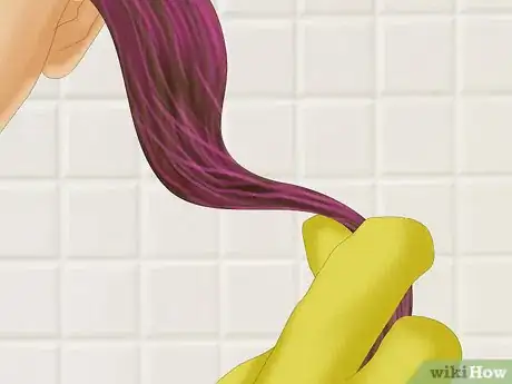 Imagen titulada Do a Strand Test Before Dyeing Your Hair Step 11