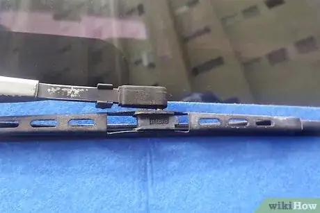 Imagen titulada Remove Windshield Wipers Step 8