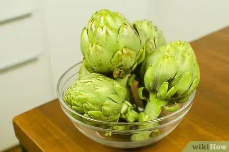 Imagen titulada Cook Artichokes Step 1