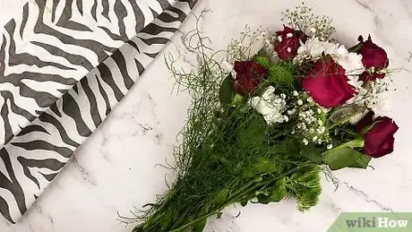Imagen titulada Wrap Flowers Step 6