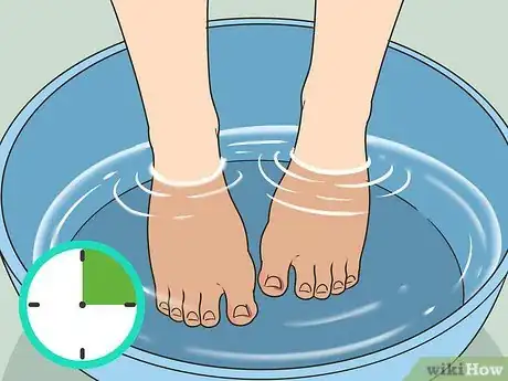 Imagen titulada Soak an Ingrown Toenail Step 2