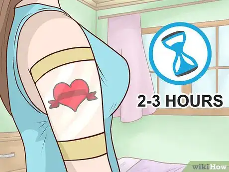 Imagen titulada Take a Shower With a New Tattoo Step 2