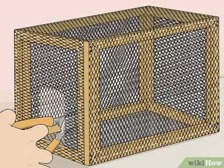 Imagen titulada Build a Rabbit Hutch Step 13