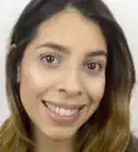 aplicar corrector en el rostro