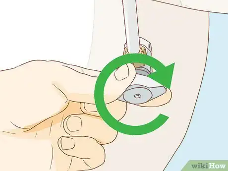 Imagen titulada Adjust the Water Level in Toilet Bowl Step 3