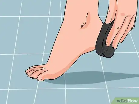 Imagen titulada Make Your Feet Beautiful Step 3