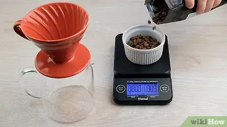 Imagen titulada Make Pour Over Coffee Step 1