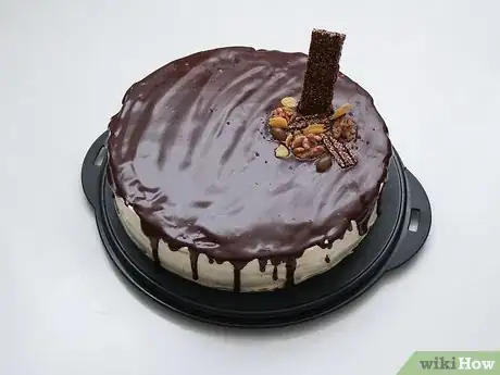 Imagen titulada Make a Drip Cake Step 12