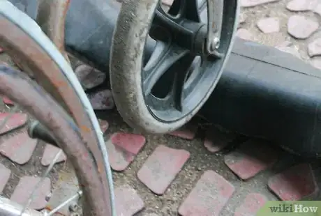 Imagen titulada Use a Manual Wheelchair Step 10Bullet1