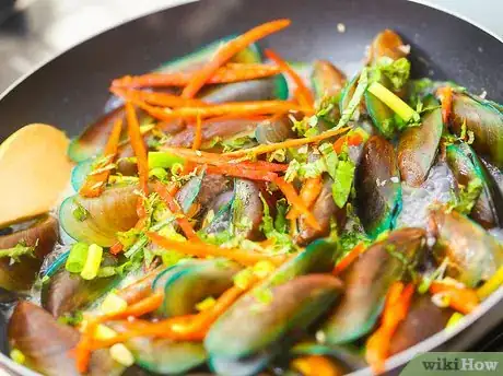 Imagen titulada Cook Mussels Step 39