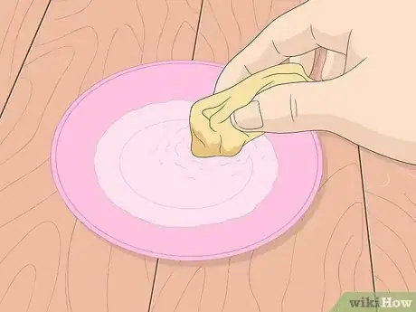 Imagen titulada Clean Adhesive from Scissors Step 5