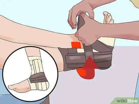 Imagen titulada Tape an Ankle Like an Athletic Trainer Step 9