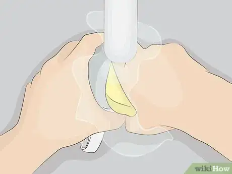 Imagen titulada Cure Onycholysis Step 5
